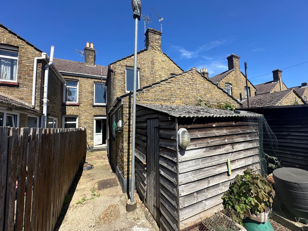 Lot: 162 - TERRACE HOUSE FOR REFURBISHMENT - Rear of property